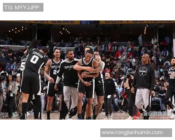 马刺与勇士激战正酣2月11日精彩对决引发球迷热议 马刺与勇士激战正酣2月11日精彩对决引发球迷热议