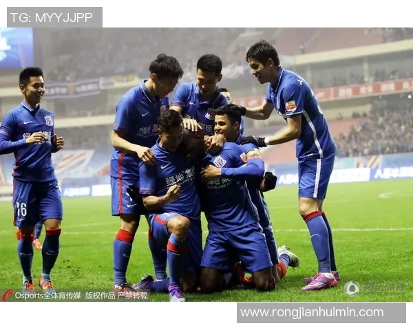 绿地申花迎战北京人和争夺中超联赛关键三分之战